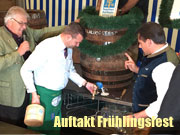 Auftakt 51. Frühlingsfest München - Freibier, wegen Regens keine Böllernschützen und Anstich am 17.04.2015 (©Foto.Martin Schmitz)